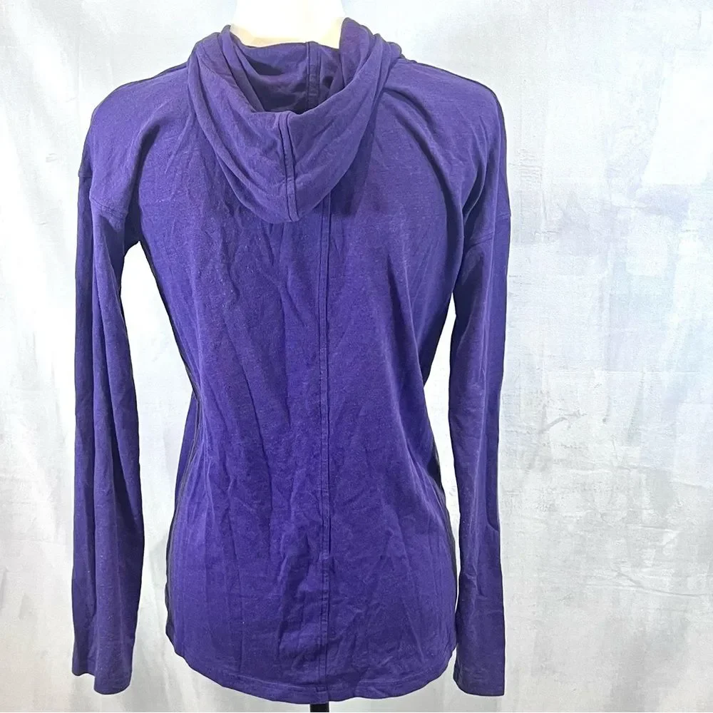 Under Armour long sleeve purple pullover hoodie top with pockets size small